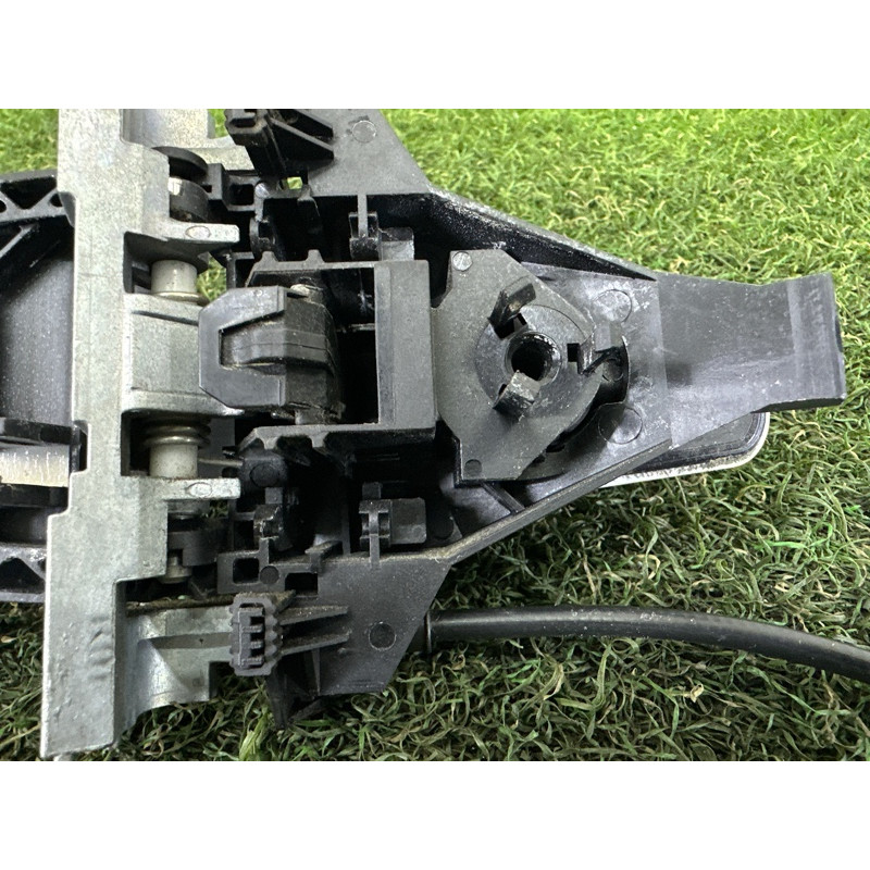 Ручка двери внешняя (кузов и элементы) LAND ROVER Range Rover Evoque L538 2015 2.0 LR061200