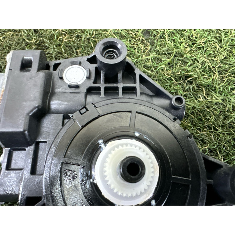 Мотор стеклоподъемника (электрика) Nissan Rogue T33 2021 2.5 807306RA0A