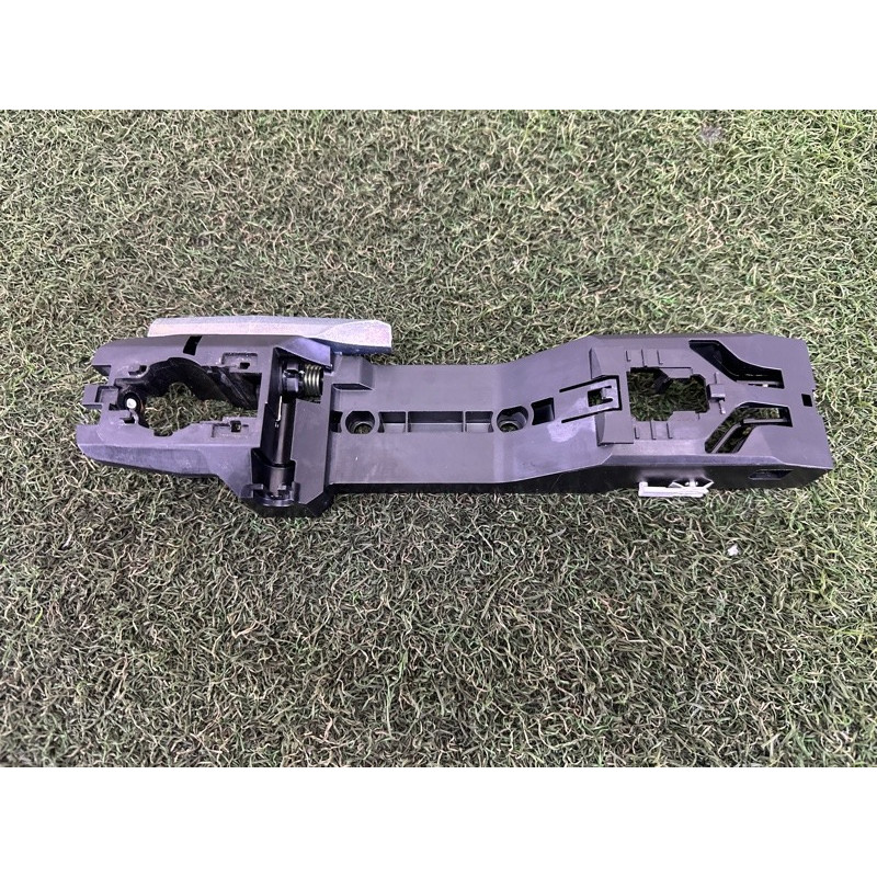 Кронштейн ручки дверей (кузов і елементи) Nissan Rogue T33 2021 2.5 806106RA0A