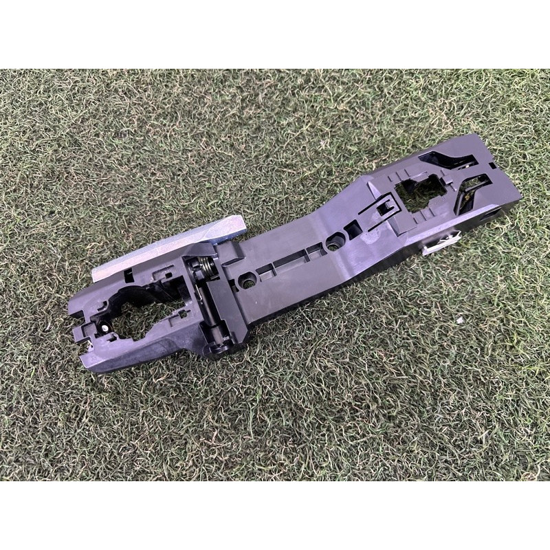 Кронштейн ручки дверей (кузов і елементи) Nissan Rogue T33 2021 2.5 806106RA0A