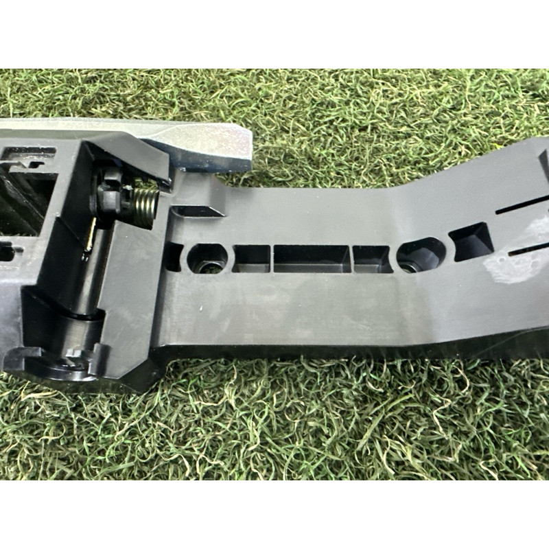 Кронштейн ручки дверей (кузов і елементи) Nissan Rogue T33 2021 2.5 806106RA0A