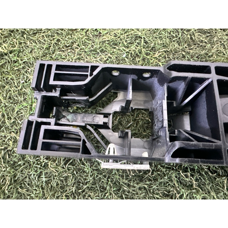 Кронштейн ручки дверей (кузов і елементи) Nissan Rogue T33 2021 2.5 806106RA0A