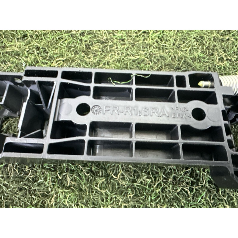 Кронштейн ручки дверей (кузов і елементи) Nissan Rogue T33 2021 2.5 806106RA0A