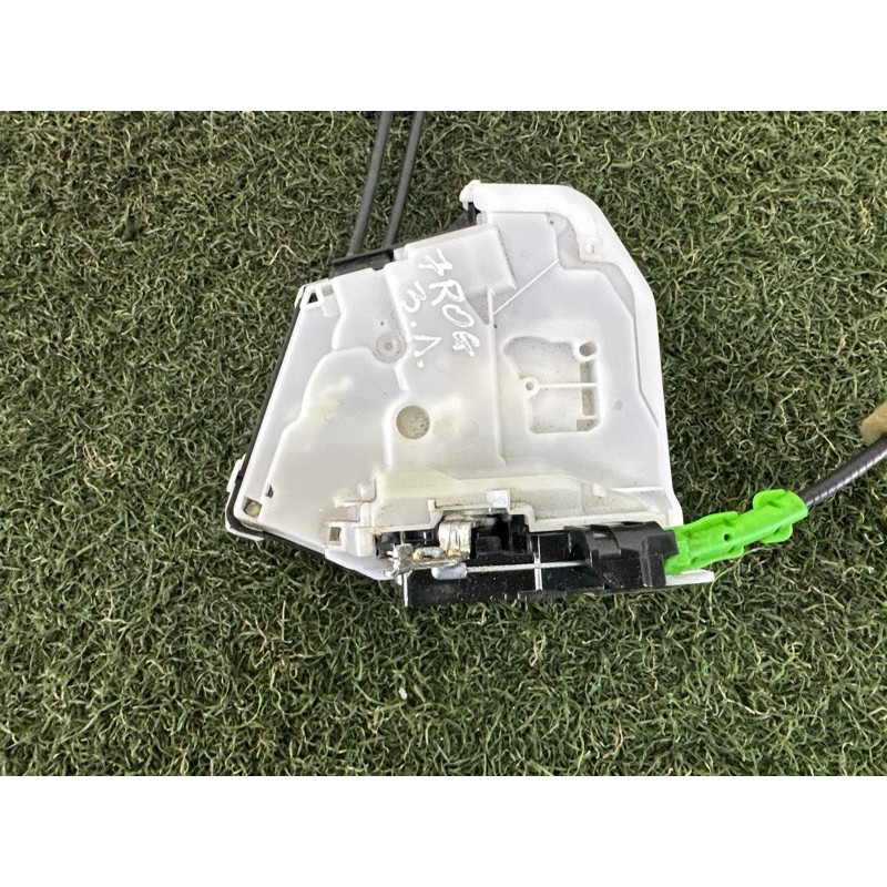 Замок двери (кузов и элементы) Nissan Rogue T33 2021 2.5 825016RA0A