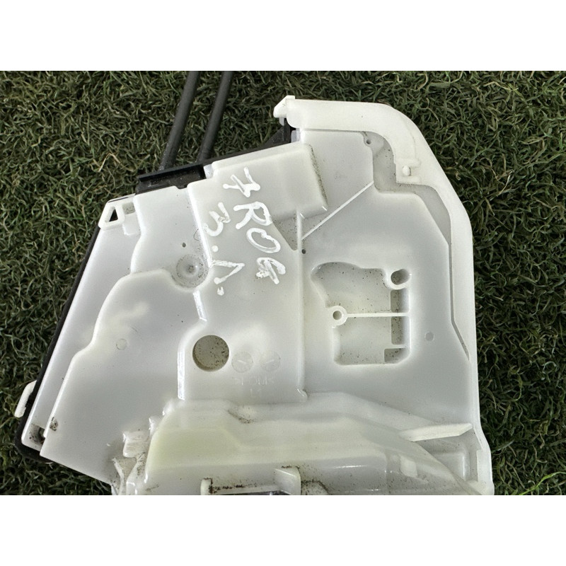 Замок двери (кузов и элементы) Nissan Rogue T33 2021 2.5 825016RA0A