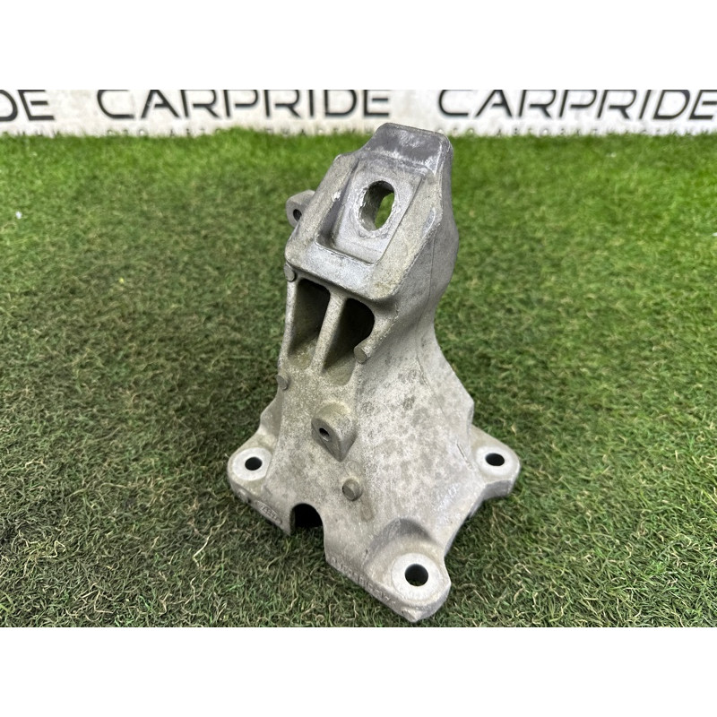 Кронштейн подушки двигателя (кронштейны двигателя) LAND ROVER Range Rover L405 2014 5.0 LR033180