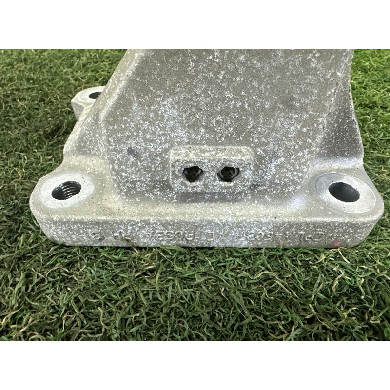 Кронштейн подушки двигателя (кронштейны двигателя) LAND ROVER Range Rover L405 2014 5.0 LR033180