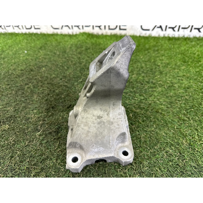 Кронштейн подушки двигателя (кронштейны двигателя) LAND ROVER Range Rover L405 2014 5.0 LR033180