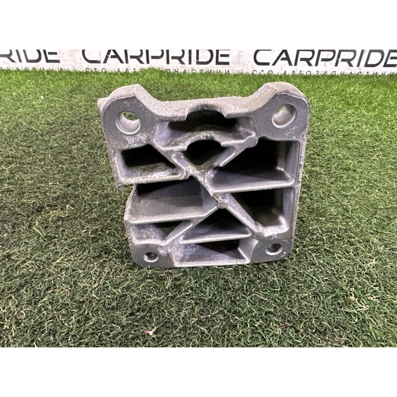 Кронштейн подушки двигателя (кронштейны двигателя) LAND ROVER Range Rover L405 2014 5.0 LR033180