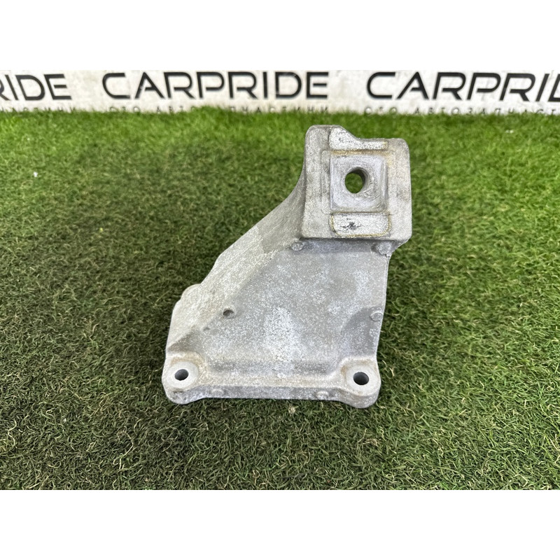 Кріплення подушки двигуна (кронштейны двигателя) LAND ROVER Range Rover L405 2014 5.0 LR033183