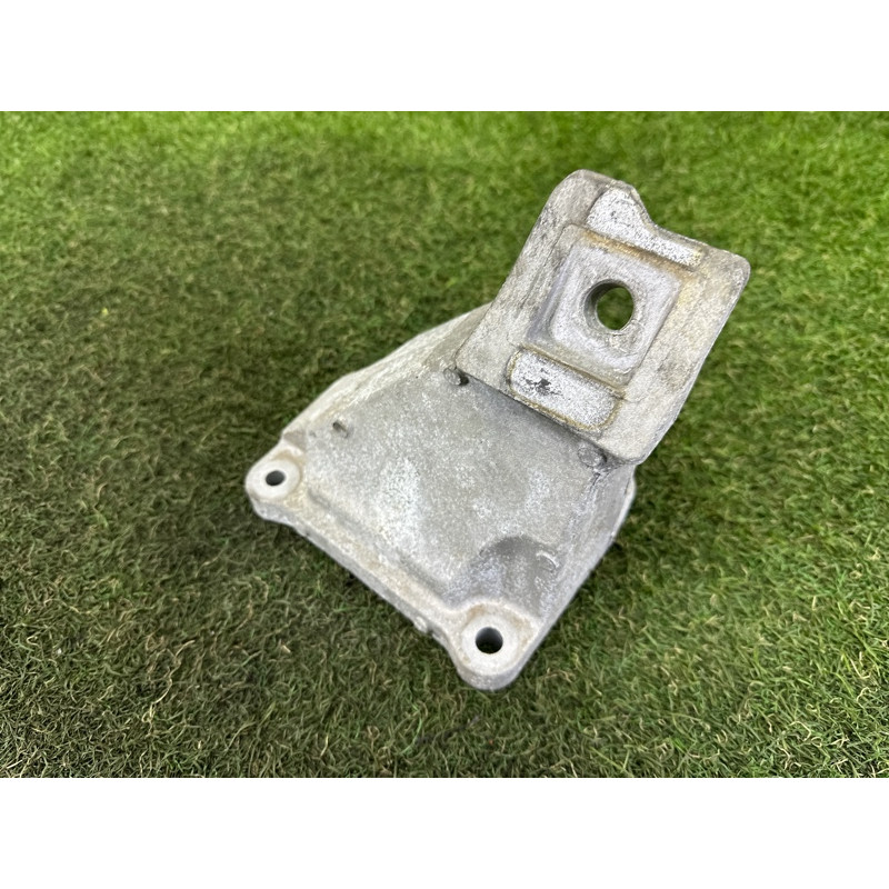 Кріплення подушки двигуна (кронштейны двигателя) LAND ROVER Range Rover L405 2014 5.0 LR033183