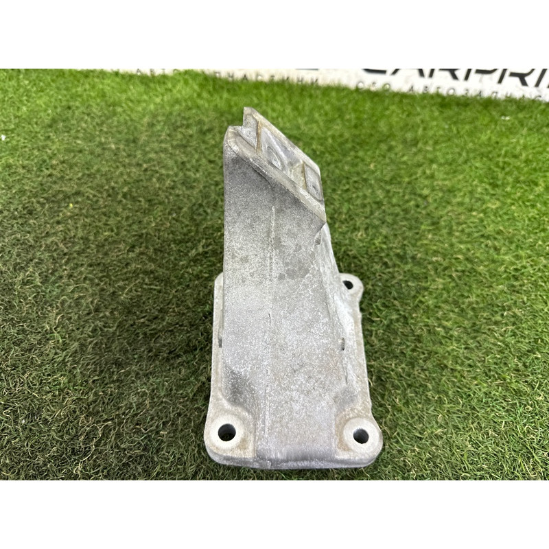 Кріплення подушки двигуна (кронштейны двигателя) LAND ROVER Range Rover L405 2014 5.0 LR033183