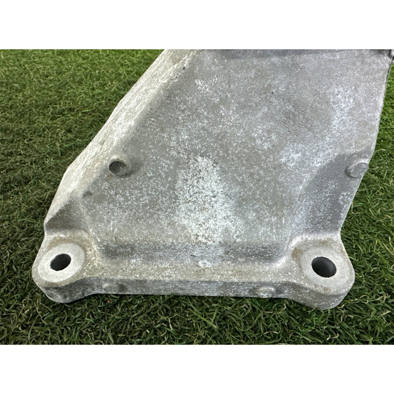 Кріплення подушки двигуна (кронштейны двигателя) LAND ROVER Range Rover L405 2014 5.0 LR033183