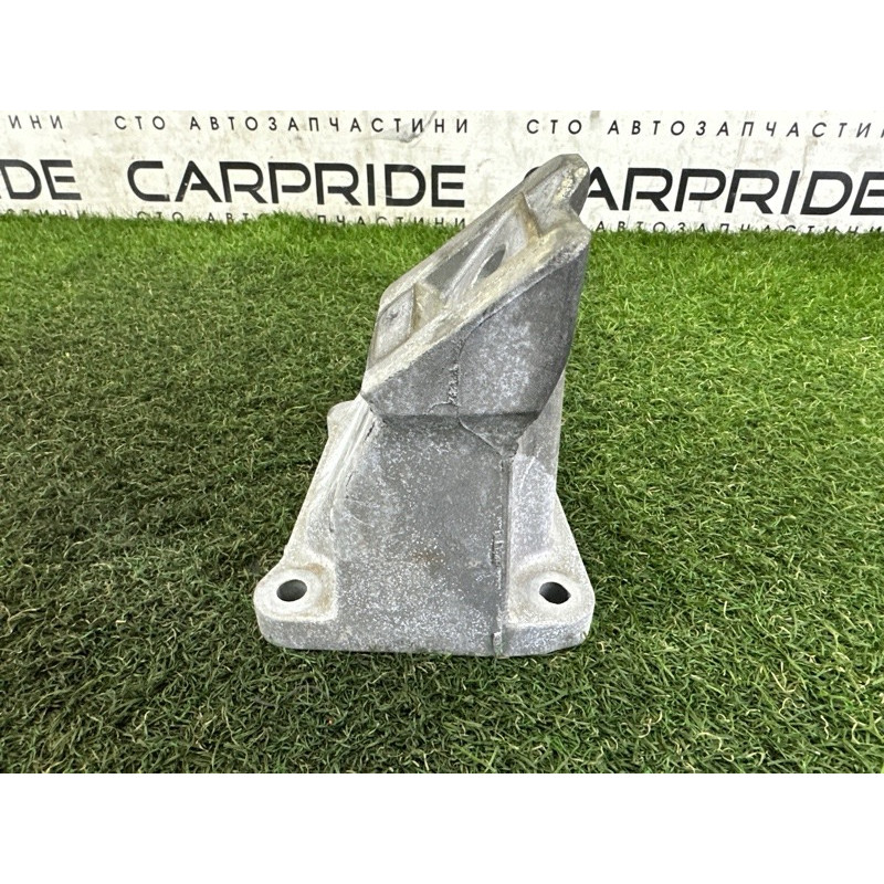 Кріплення подушки двигуна (кронштейны двигателя) LAND ROVER Range Rover L405 2014 5.0 LR033183