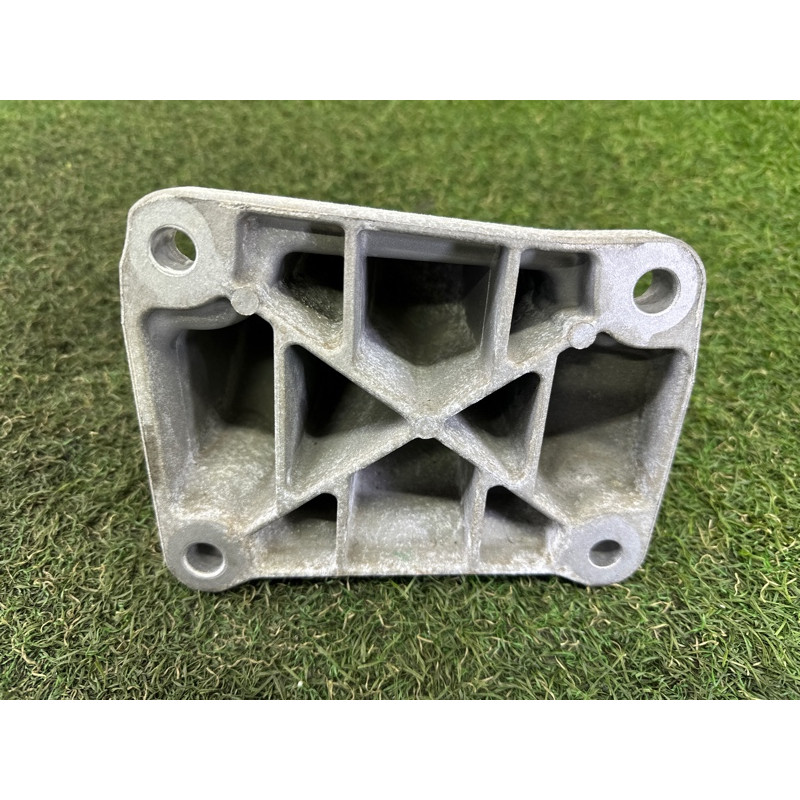 Кріплення подушки двигуна (кронштейны двигателя) LAND ROVER Range Rover L405 2014 5.0 LR033183