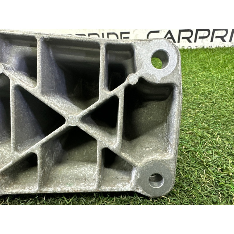 Кріплення подушки двигуна (кронштейны двигателя) LAND ROVER Range Rover L405 2014 5.0 LR033183