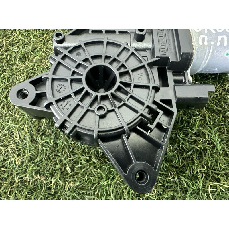 Мотор стеклоподъемника (электрика) Nissan Rogue T33 2022 1.5 807306RR0A