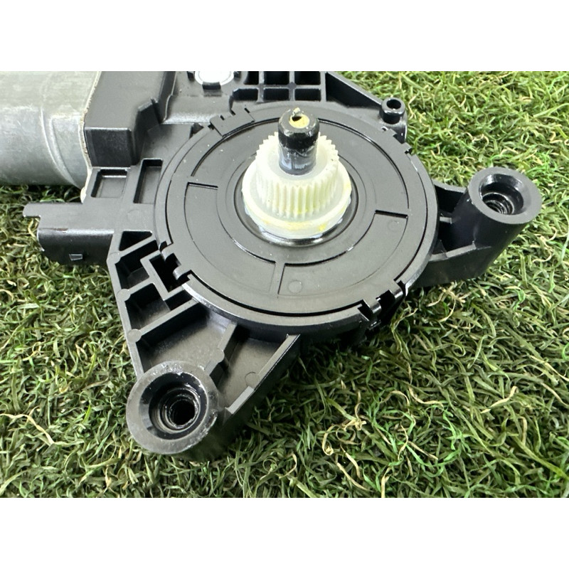 Мотор склопідйомника (електрика) Nissan Rogue T33 2022 1.5 807306RR0A