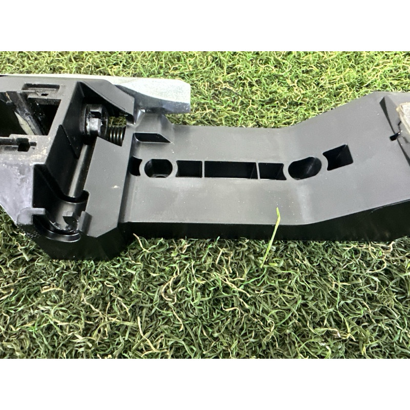 Кронштейн ручки двери (кузов и элементы) Nissan Rogue T33 2022 1.5 826106RR0A