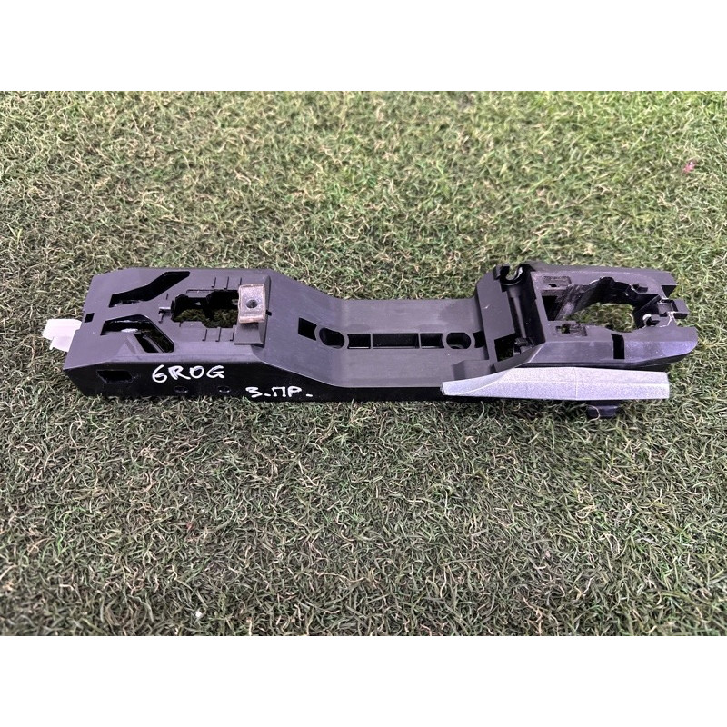 Кронштейн ручки двери (кузов и элементы) Nissan Rogue T33 2022 1.5 826106RR0A