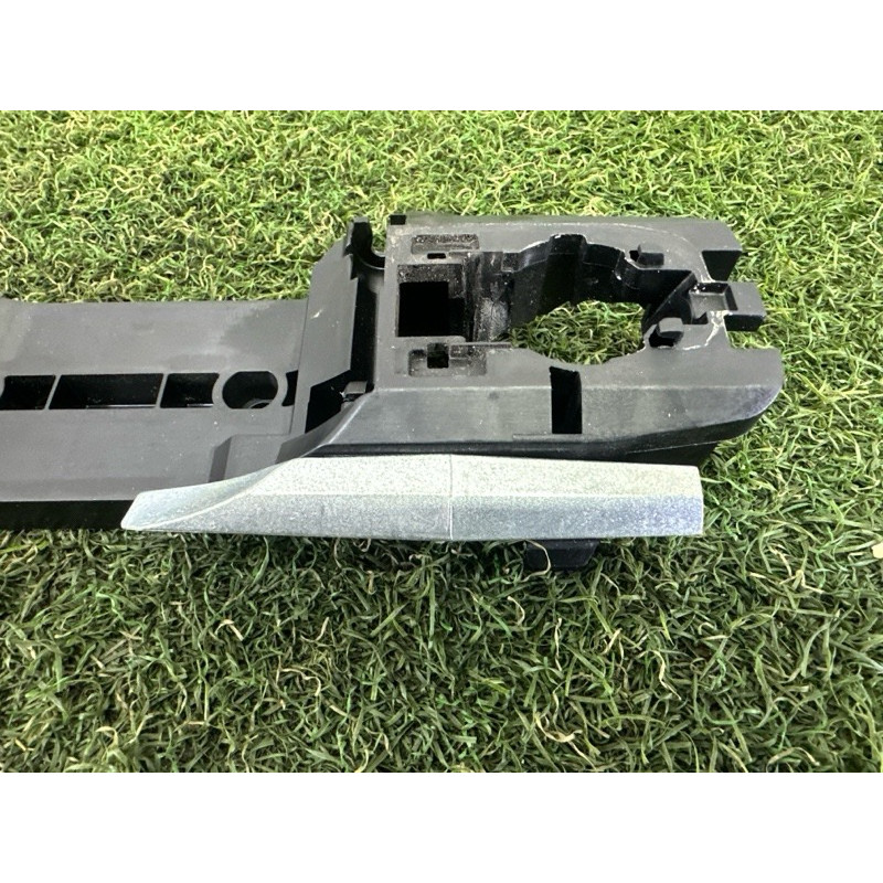 Кронштейн ручки двери (кузов и элементы) Nissan Rogue T33 2022 1.5 826106RR0A
