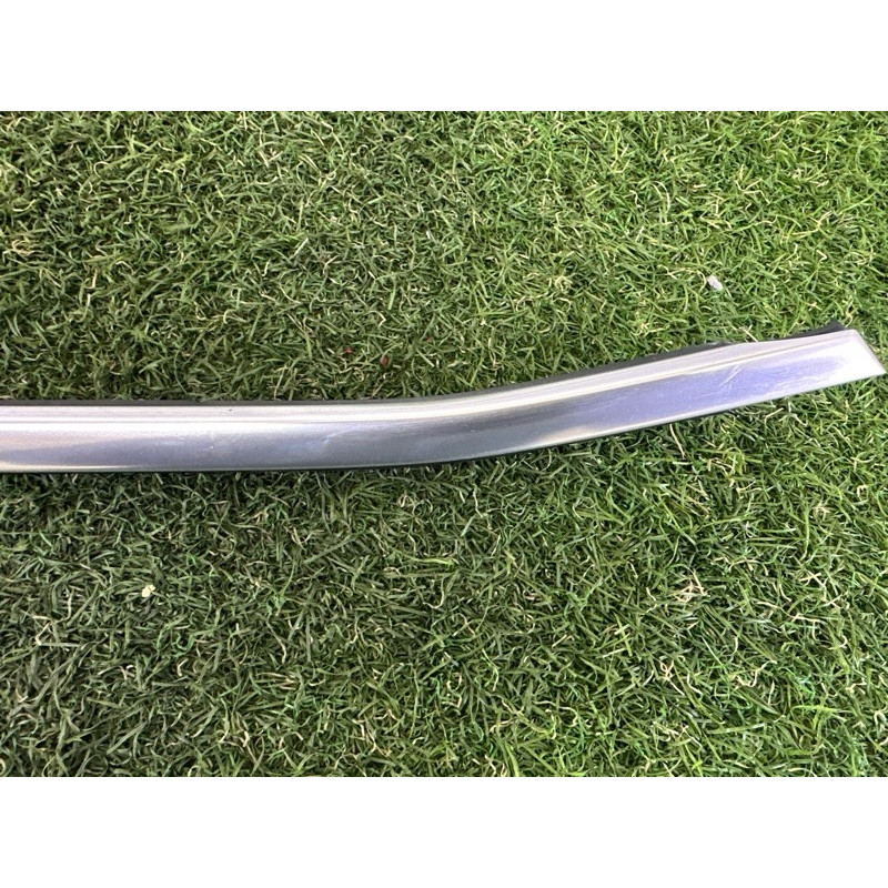 Молдинг скла (кузов і елементи) BMW X1 F48 2016 2.0 51337352442