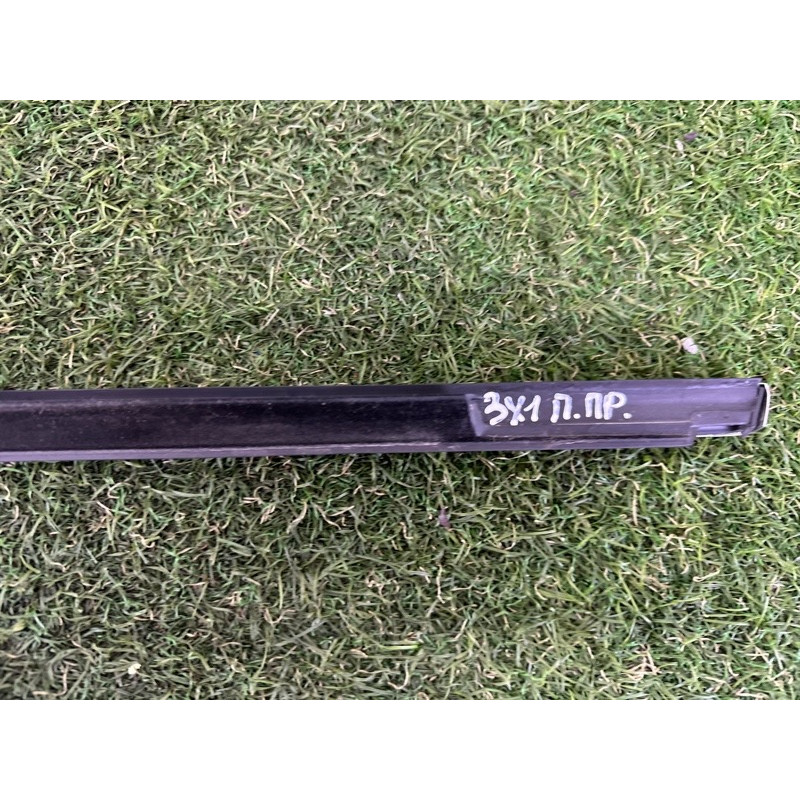 Молдинг скла (кузов і елементи) BMW X1 F48 2016 2.0 51337352442