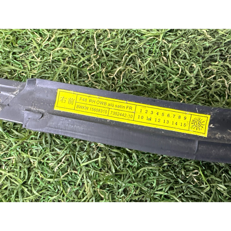 Молдинг скла (кузов і елементи) BMW X1 F48 2016 2.0 51337352442