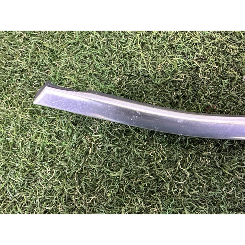 Молдинг скла (кузов і елементи) BMW X1 F48 2018 2.0 51337352441