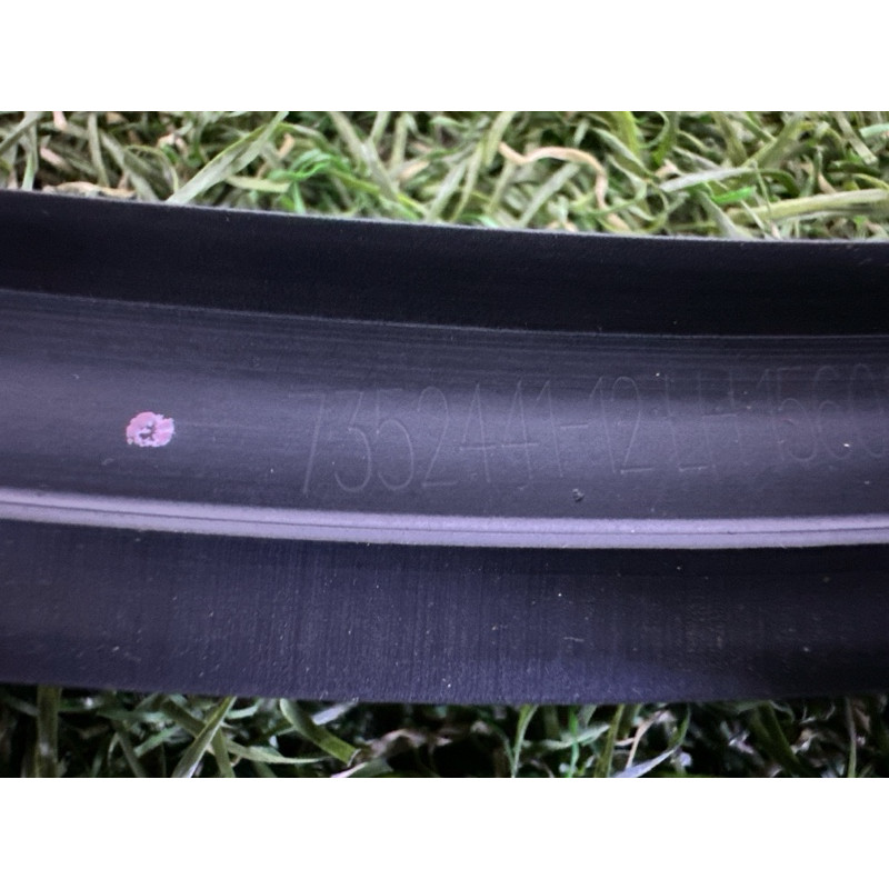 Молдинг скла (кузов і елементи) BMW X1 F48 2018 2.0 51337352441