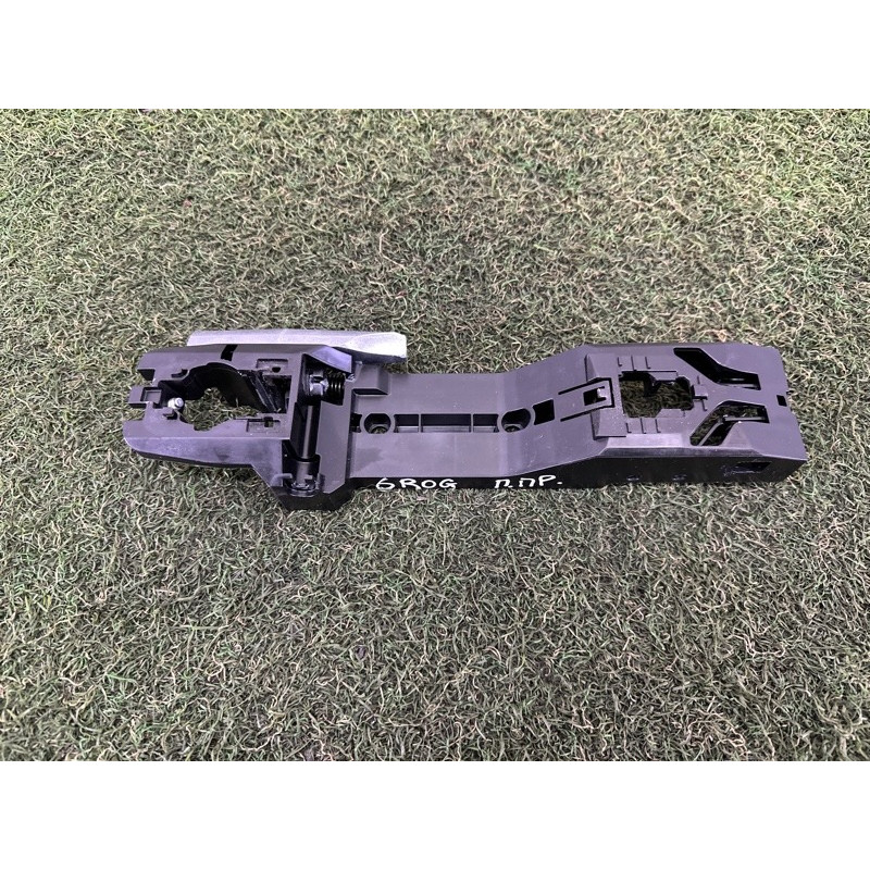 Кронштейн ручки двери (кузов и элементы) Nissan Rogue T33 2022 1.5 806106RR0A