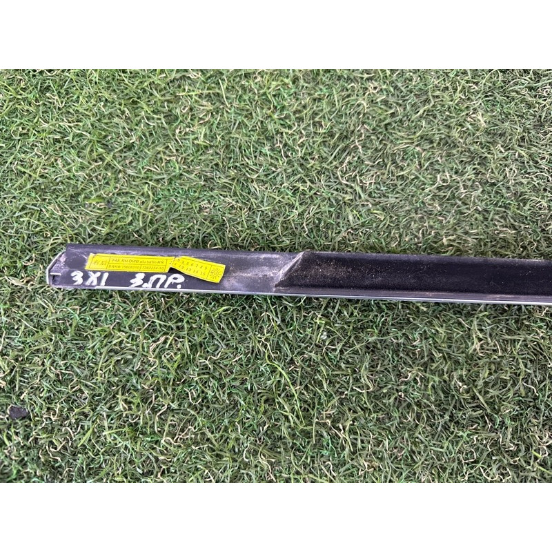 Молдинг скла (кузов і елементи) BMW X1 F48 2016 2.0 51357362234