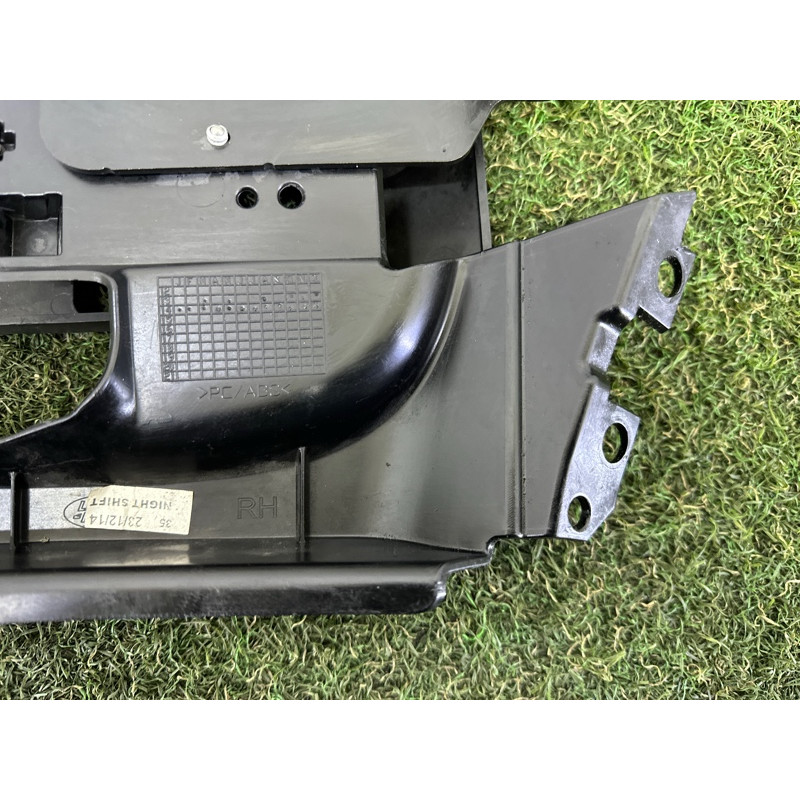 Кронштейн датчика слепых зон (кузов и элементы) LAND ROVER Range Rover Evoque L538 2015 2.0 LR048699