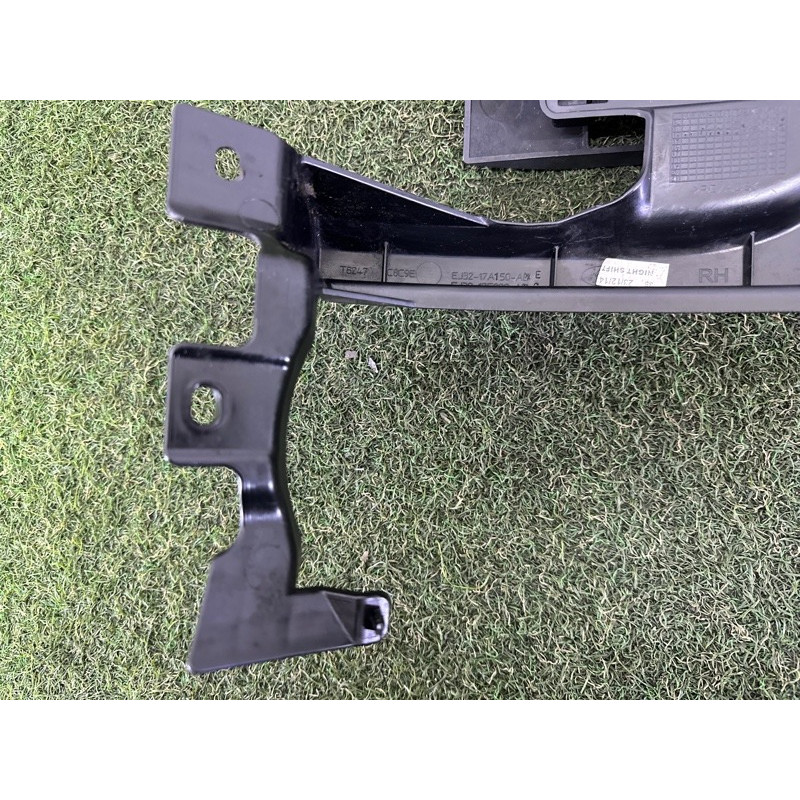 Кронштейн датчика слепых зон (кузов и элементы) LAND ROVER Range Rover Evoque L538 2015 2.0 LR048699