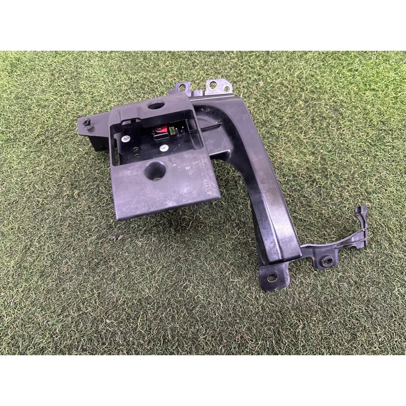 Кронштейн датчика слепых зон (кузов и элементы) LAND ROVER Range Rover Evoque L538 2015 2.0 LR048700