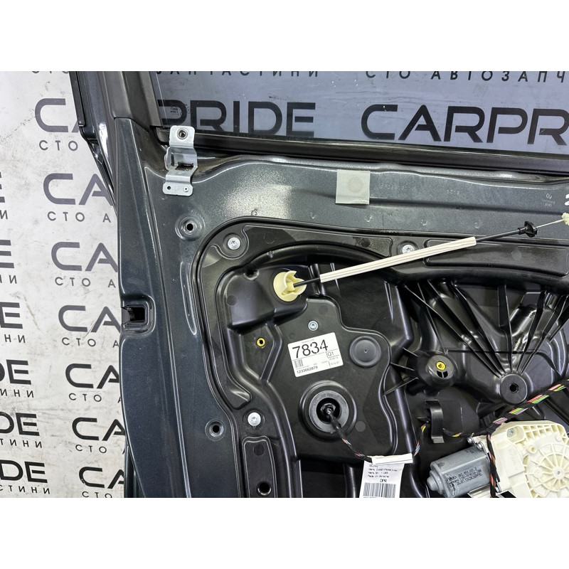 Двері (зовнішні елементи кузова) Volkswagen Touareg NF 2013 3.6 CGRA 7P0831055