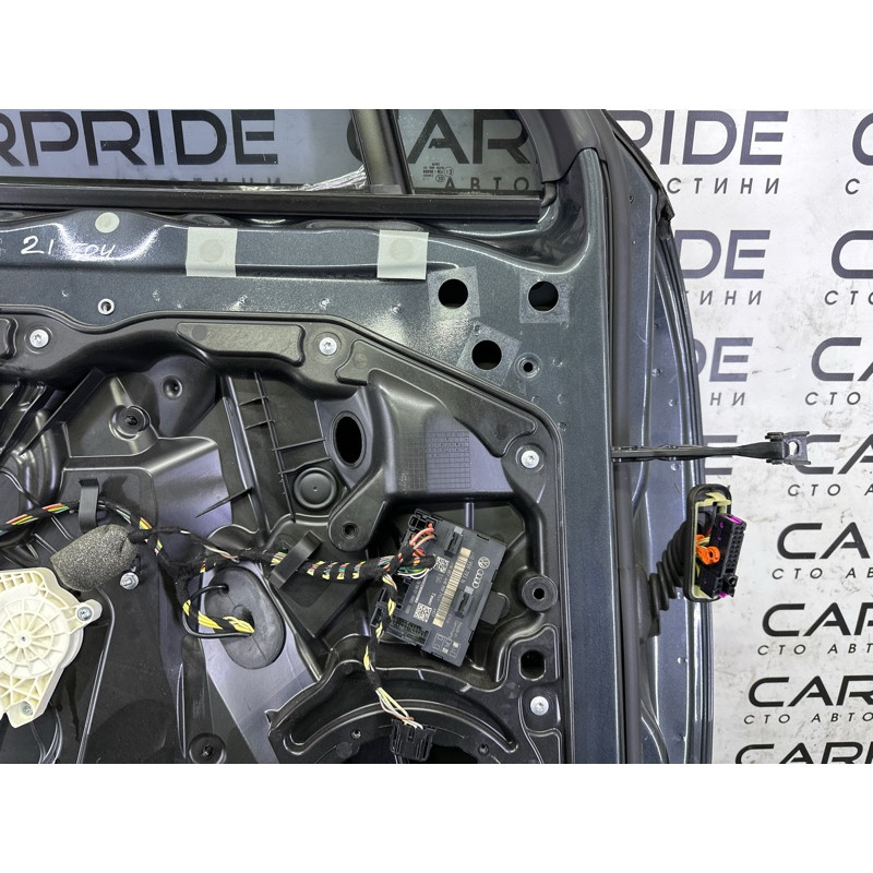 Двері (зовнішні елементи кузова) Volkswagen Touareg NF 2013 3.6 CGRA 7P0831055
