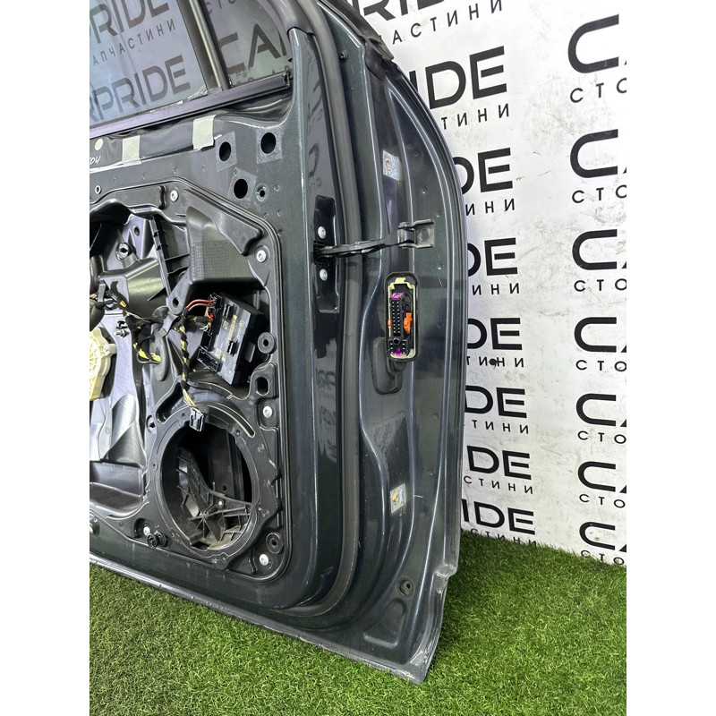 Двері (зовнішні елементи кузова) Volkswagen Touareg NF 2013 3.6 CGRA 7P0831055