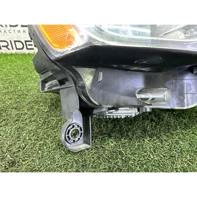 Фара (оптика) Jeep Grand Cherokee WK2 2015 5.7 HEMi 68111000AF