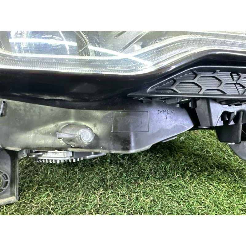 Фара (оптика) Jeep Grand Cherokee WK2 2015 5.7 HEMi 68111000AF
