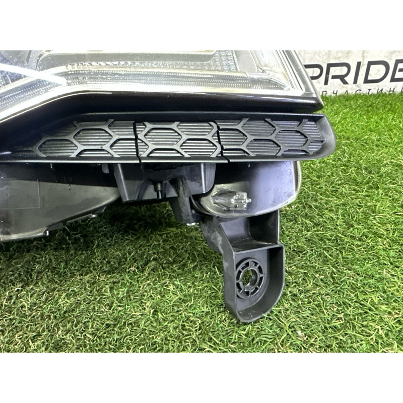 Фара (оптика) Jeep Grand Cherokee WK2 2015 5.7 HEMi 68111000AF
