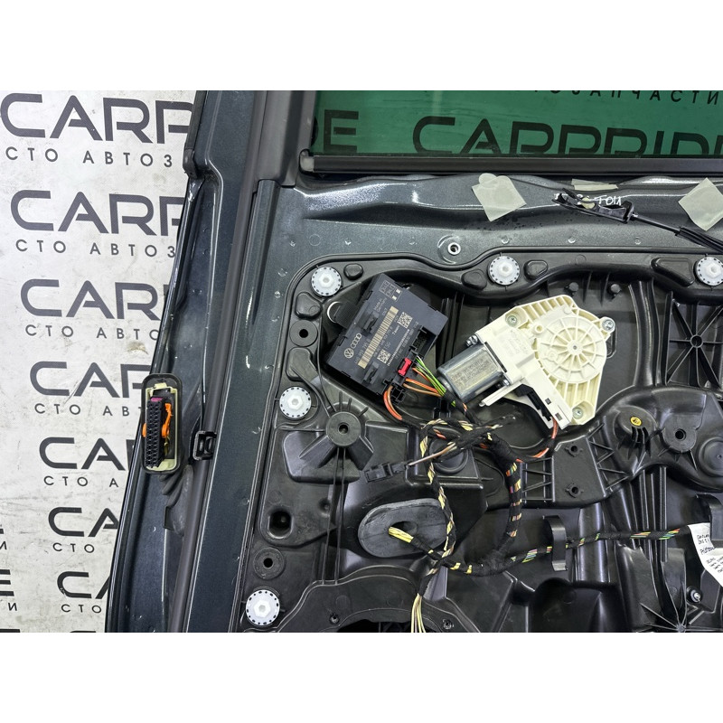 Двері (зовнішні елементи кузова) Volkswagen Touareg NF 2013 3.6 CGRA 7P0833056