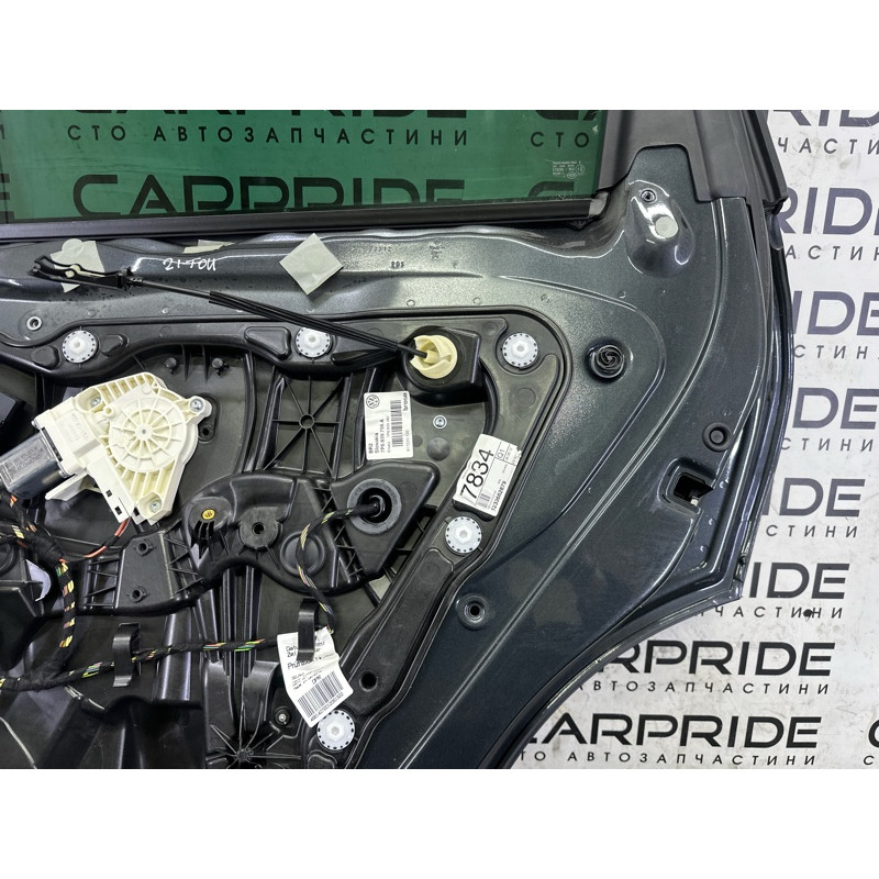 Двері (зовнішні елементи кузова) Volkswagen Touareg NF 2013 3.6 CGRA 7P0833056