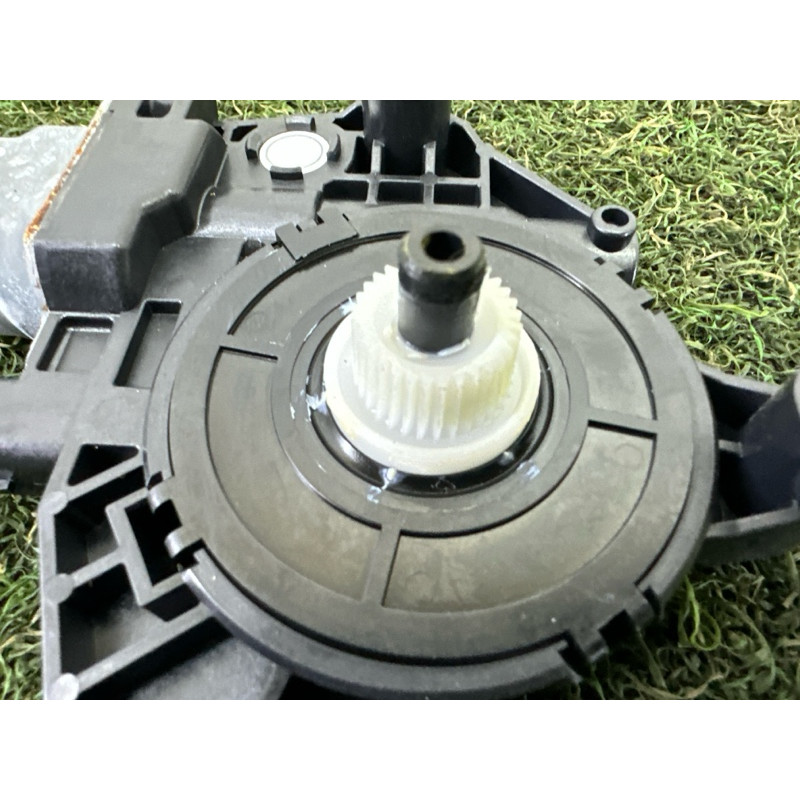 Мотор склопідйомника (електрика) Nissan Rogue T33 2021 2.5 807306RA0A