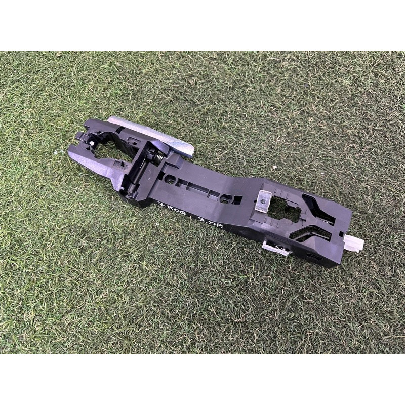 Кронштейн ручки двери (кузов и элементы) Nissan Rogue T33 2021 2.5 826106RA0A
