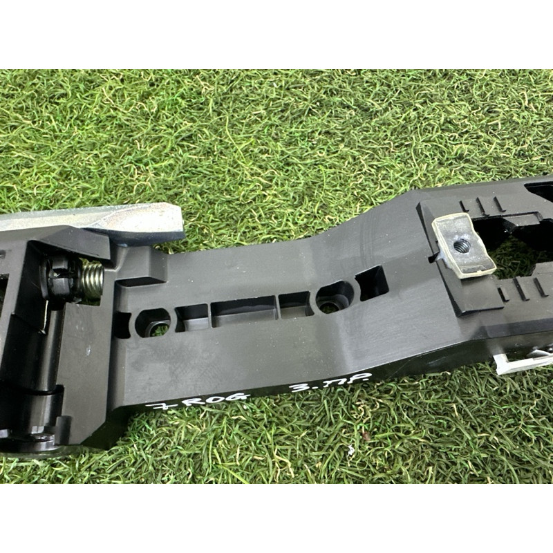 Кронштейн ручки двери (кузов и элементы) Nissan Rogue T33 2021 2.5 826106RA0A
