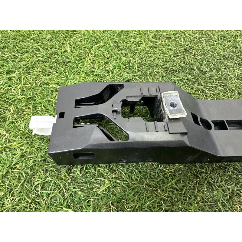 Кронштейн ручки двери (кузов и элементы) Nissan Rogue T33 2021 2.5 826106RA0A
