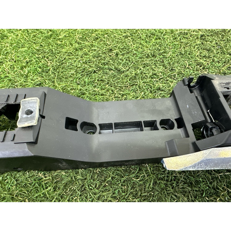 Кронштейн ручки двери (кузов и элементы) Nissan Rogue T33 2021 2.5 826106RA0A