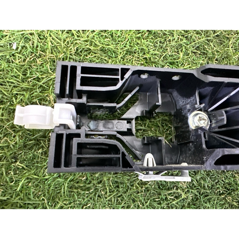 Кронштейн ручки двери (кузов и элементы) Nissan Rogue T33 2021 2.5 826106RA0A