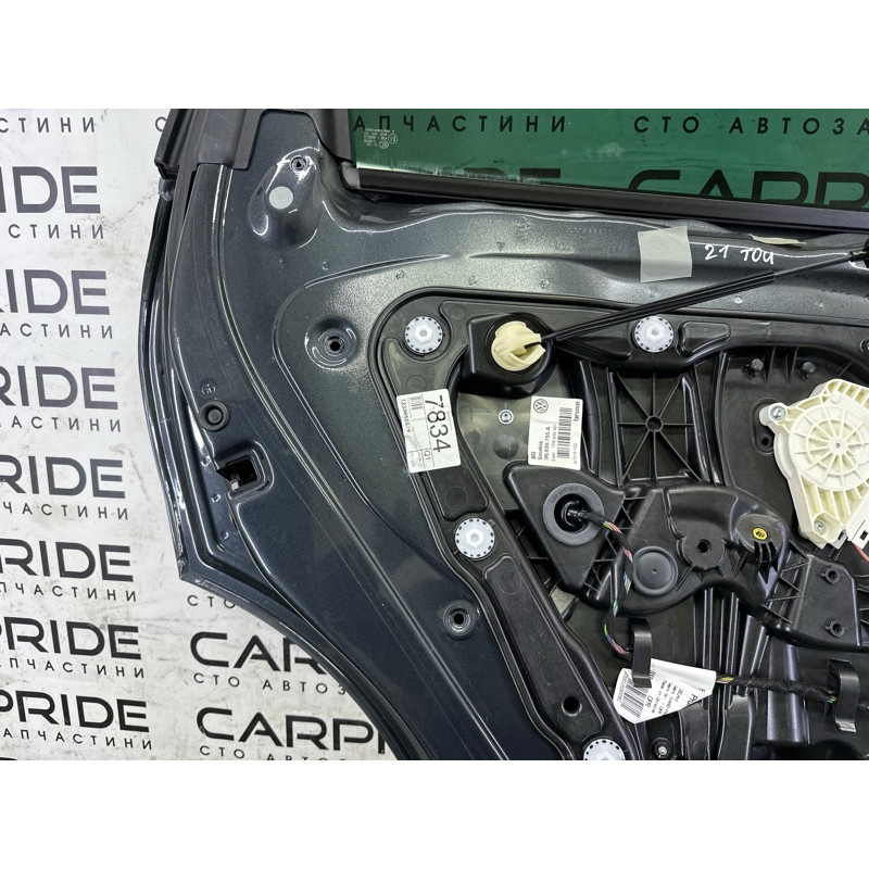 Дверь (наружные элементы кузова) Volkswagen Touareg NF 2013 3.6 CGRA 7P0833055